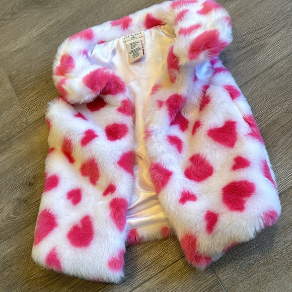 Max Studio adorable fluffy white with pink hearts vest Size XS 4 girls A2 - Picture 2 of 5